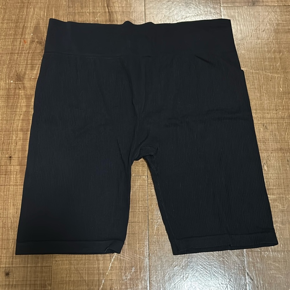 Black ribbed biker shorts